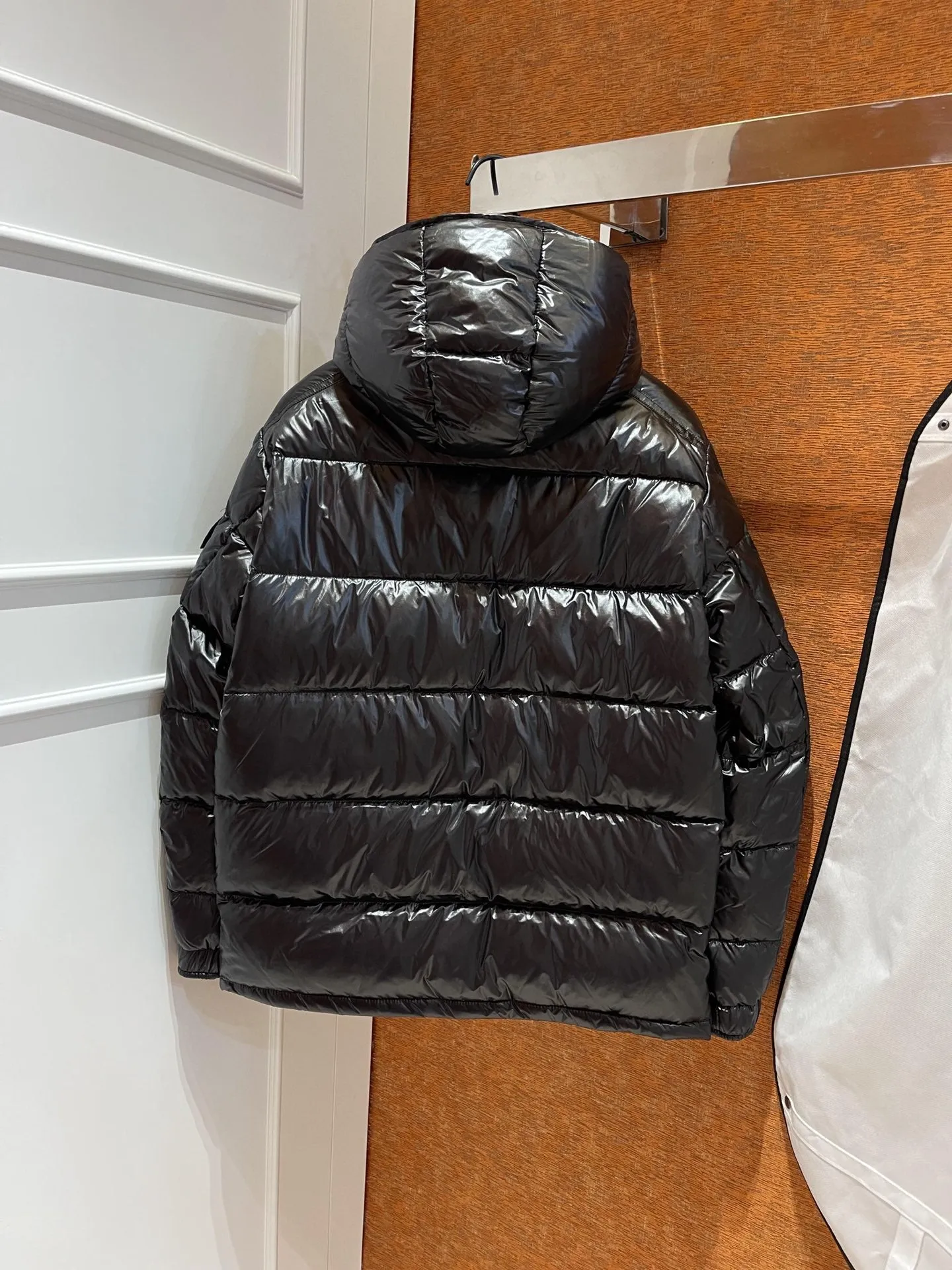 CLTH274 MC Maya 70 Short Down Jacket