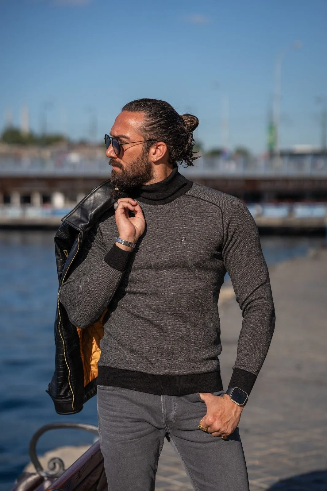 Kyiv Black Turtleneck