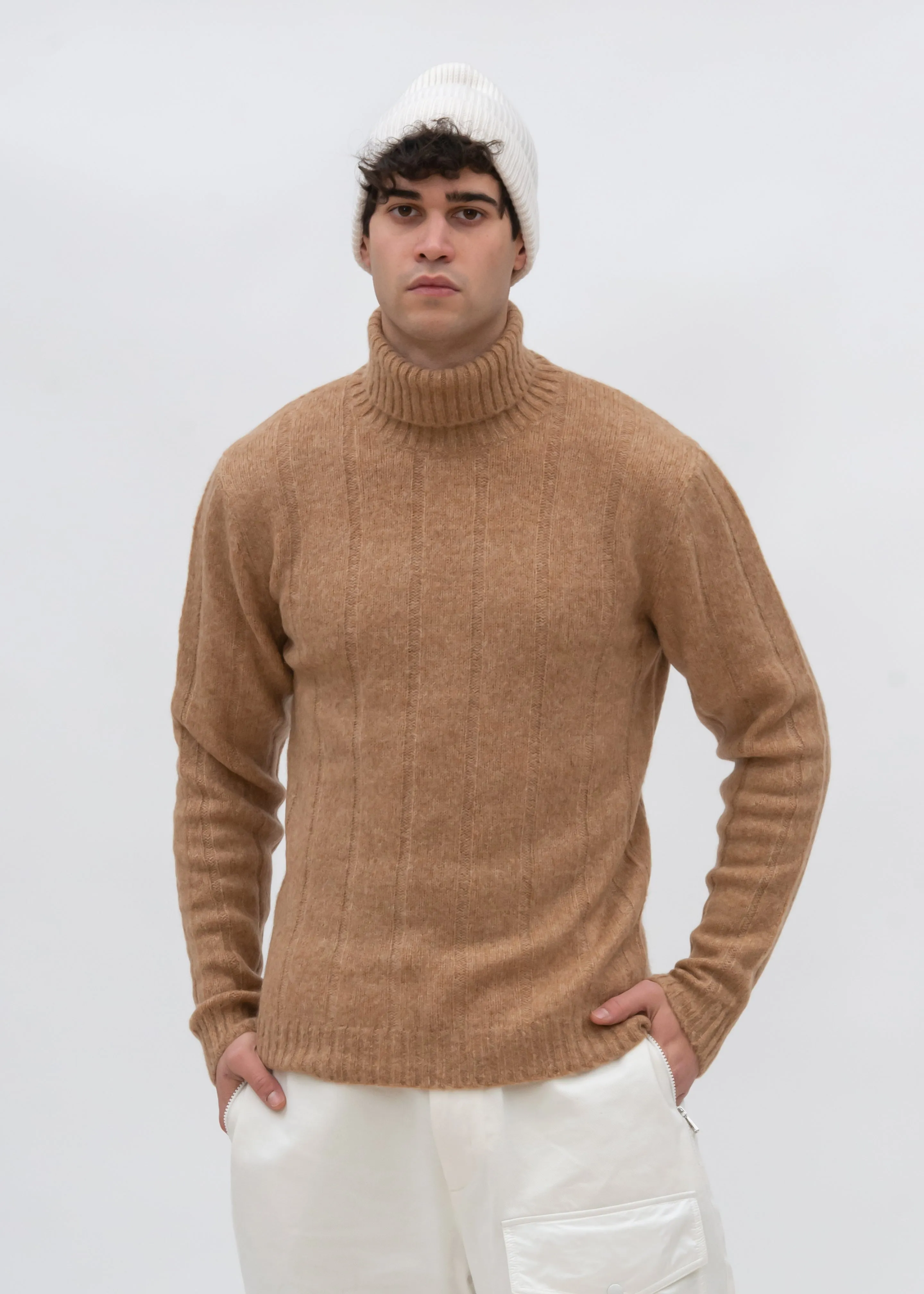 WIDE RIBS TURTLENECK SWEATER