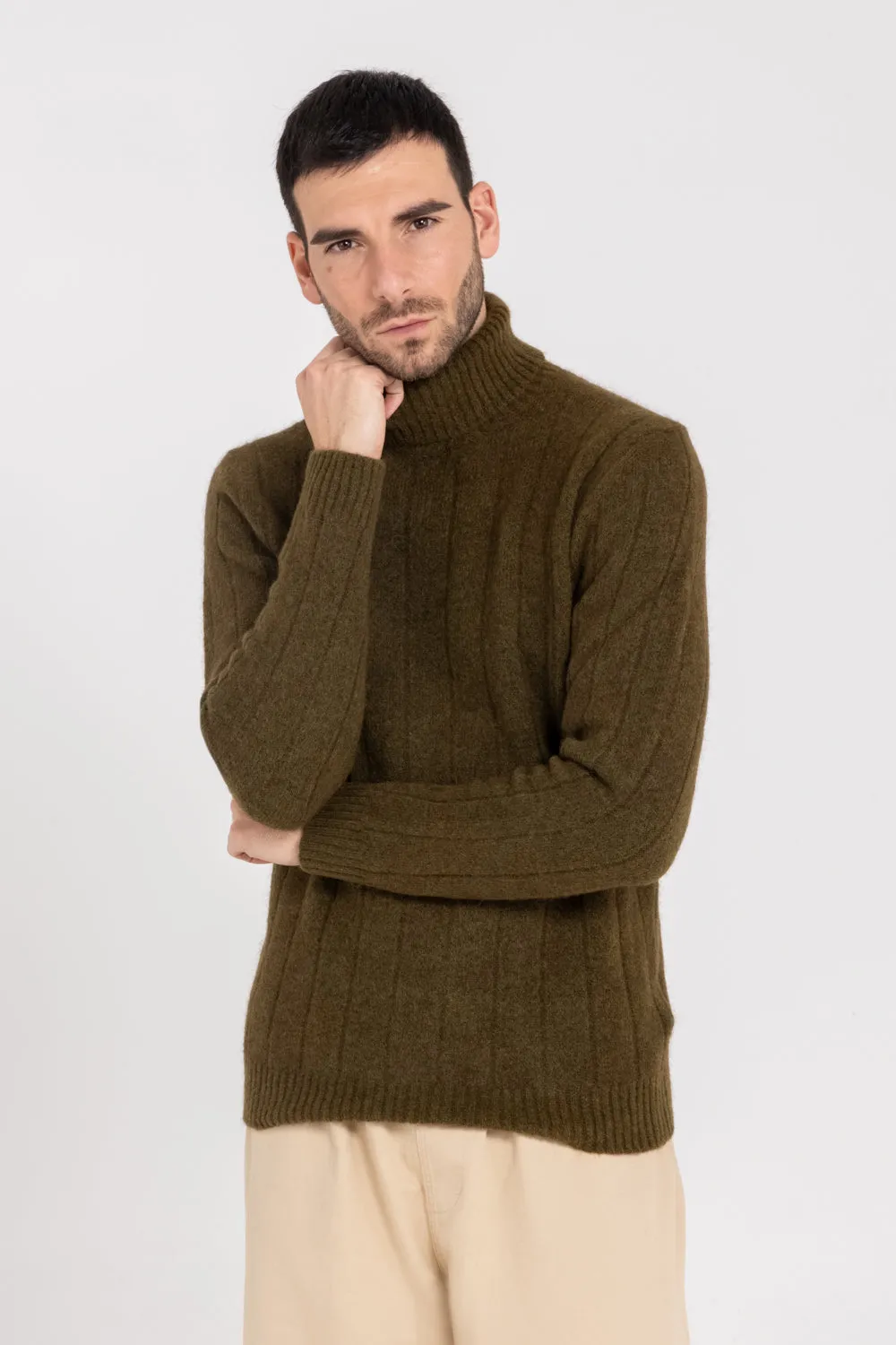 WIDE RIBS TURTLENECK SWEATER