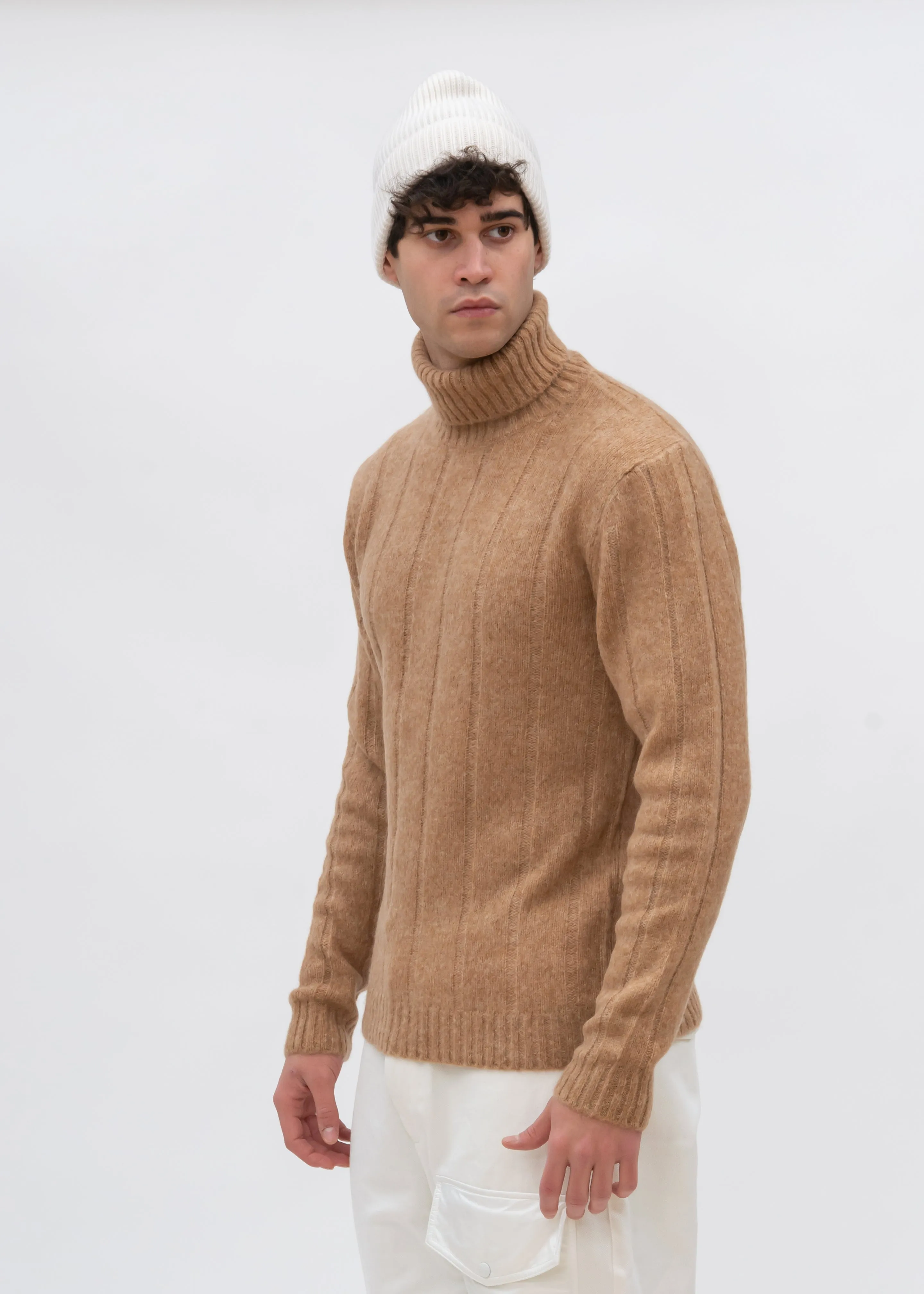 WIDE RIBS TURTLENECK SWEATER