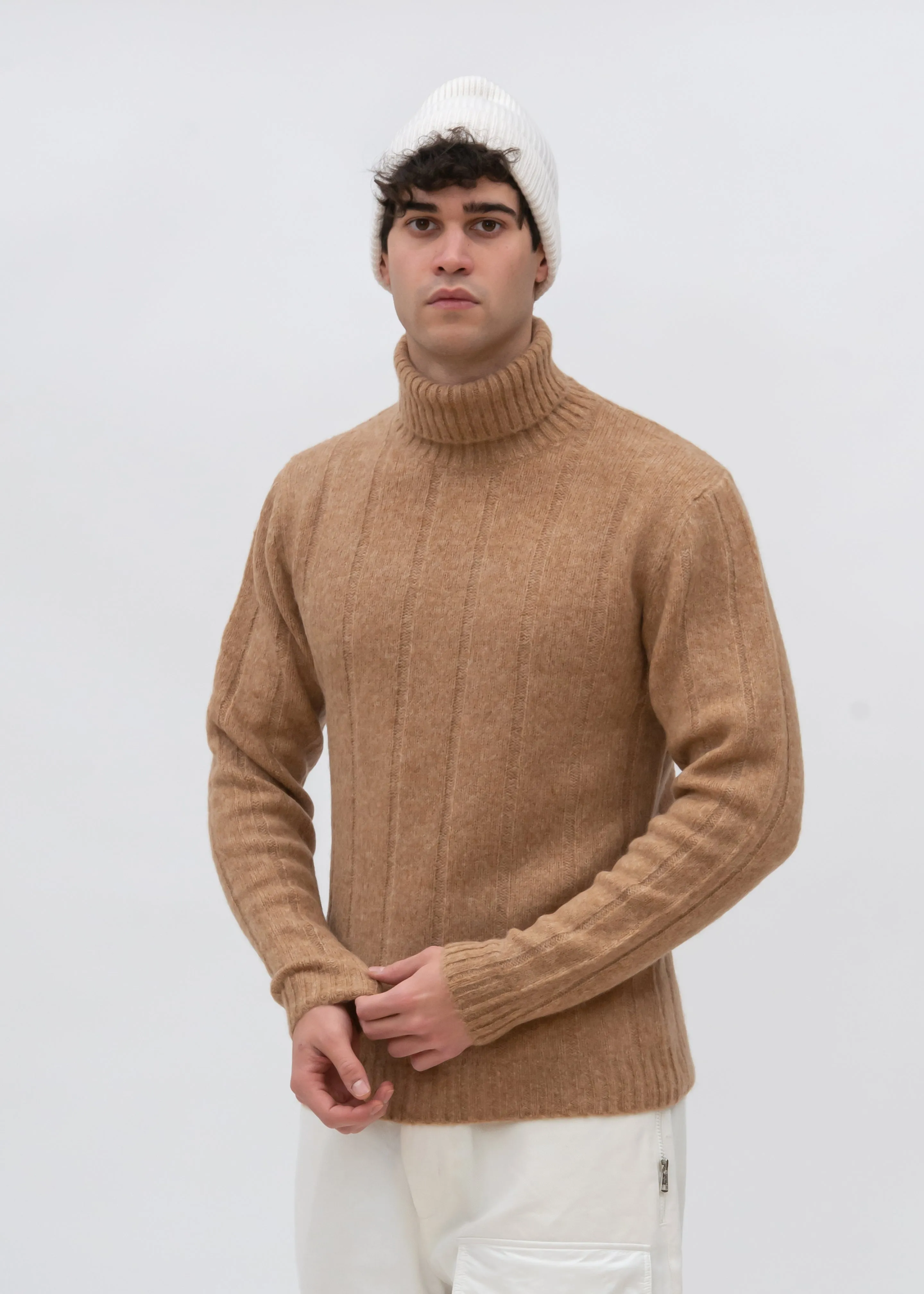 WIDE RIBS TURTLENECK SWEATER